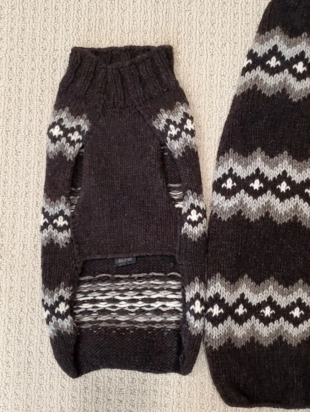2 Chilly Dog Hand Knitted 10O% Wool Brown Diamonds Sweaters Small/Large LIKE NEW